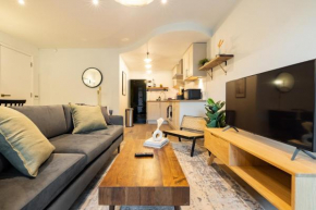 The Lambeth Flat - Modern 2BDR Flat with Parking and Terrace